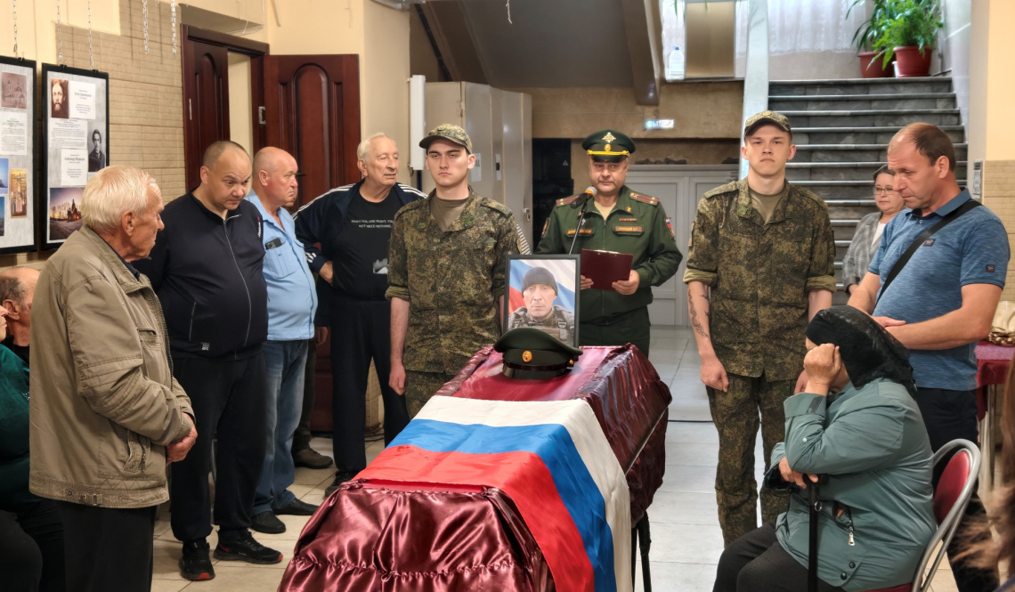 Вторая командировка туда, где бои. С воином Андреем Дмитриевым простились в Артемовском   